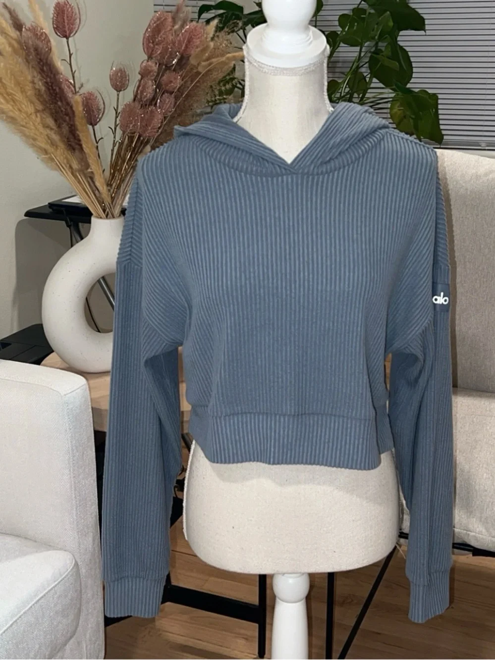 Alo Muse Cropped Ribbed Hoodie in Slate Gray